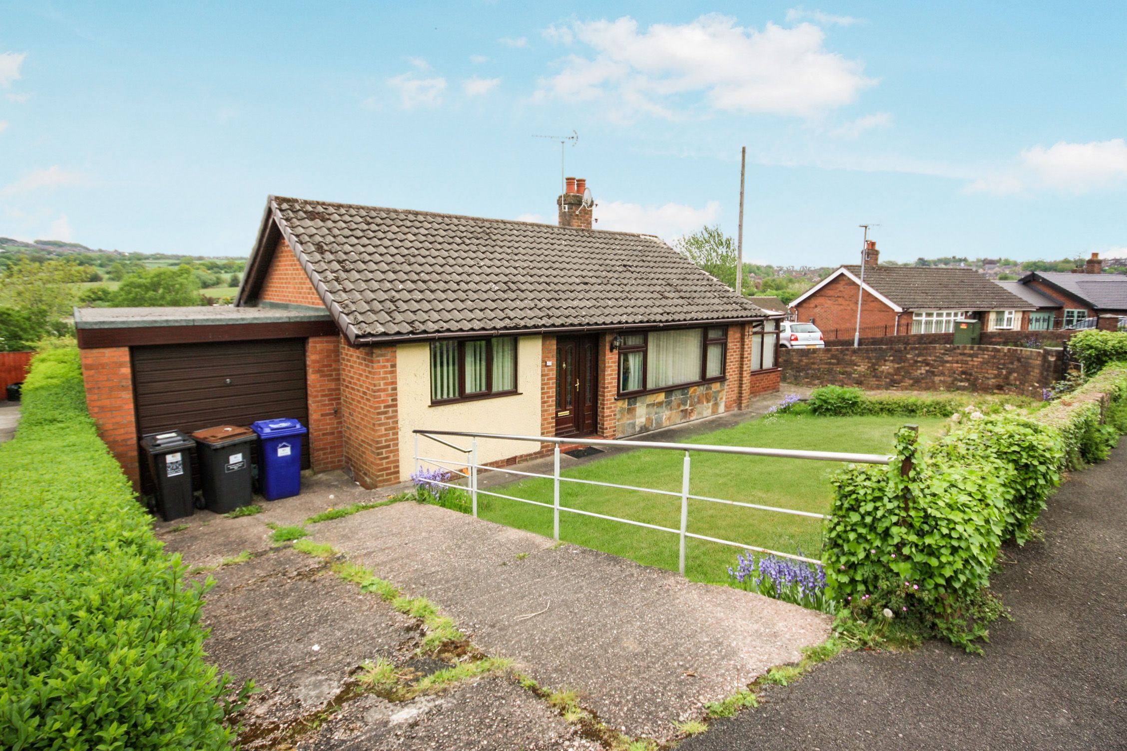 2 bed detached bungalow for sale in Everest Road, Kidsgrove, StokeOn