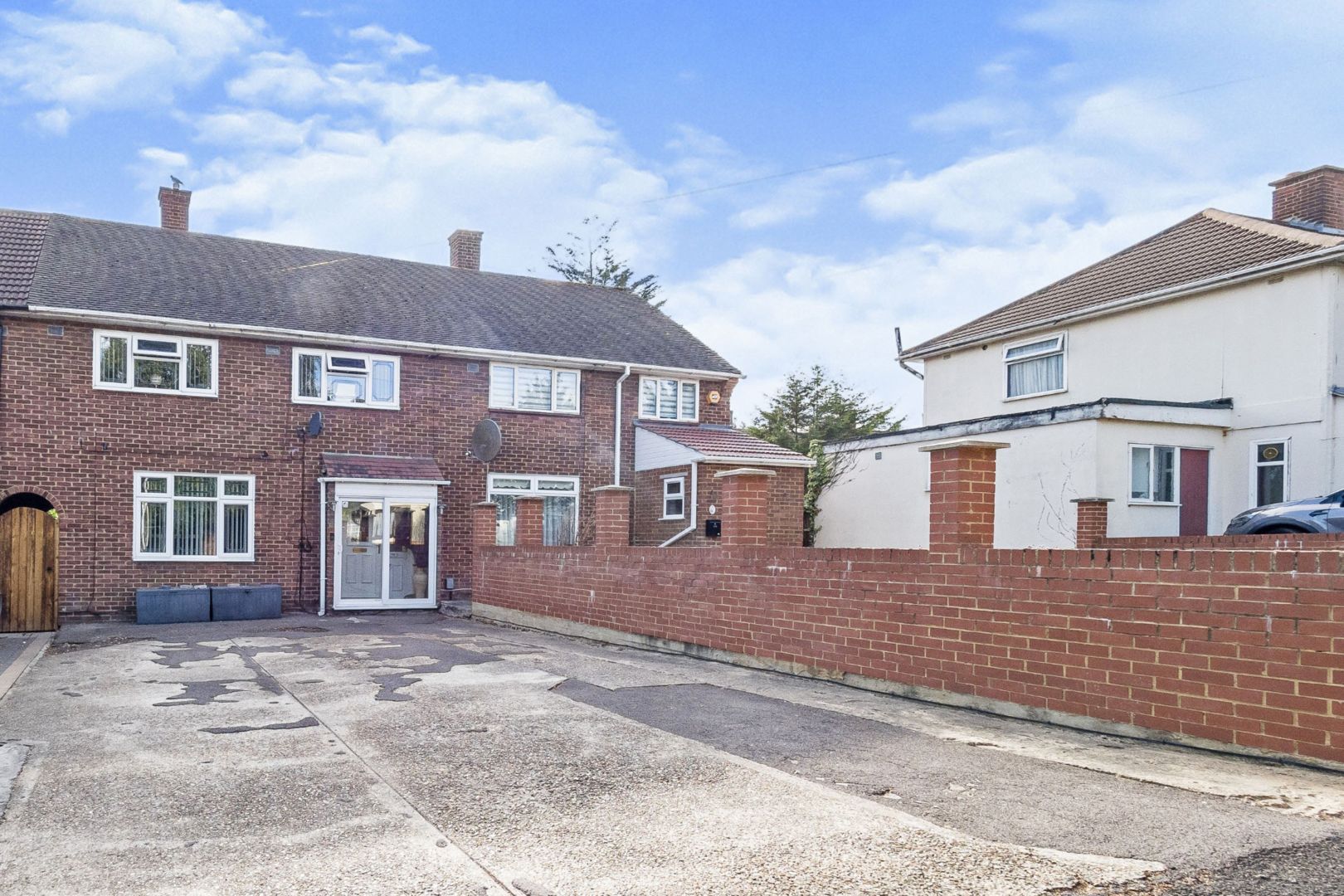 3 bed terraced house for sale in Daventry Road, Romford RM3 Zoopla
