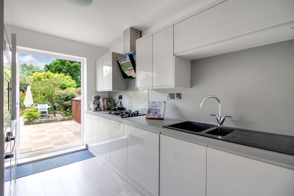 3 bed end terrace house for sale in Roche Avenue, York YO31 Zoopla