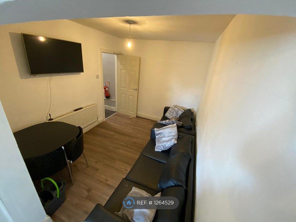 Room to rent in Eccles New Road, Eccles M5 Zoopla