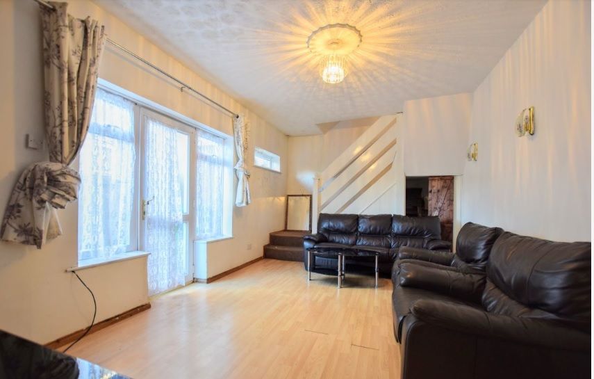 2 bed mews house for sale in Frederick Street, Luton LU2 Zoopla
