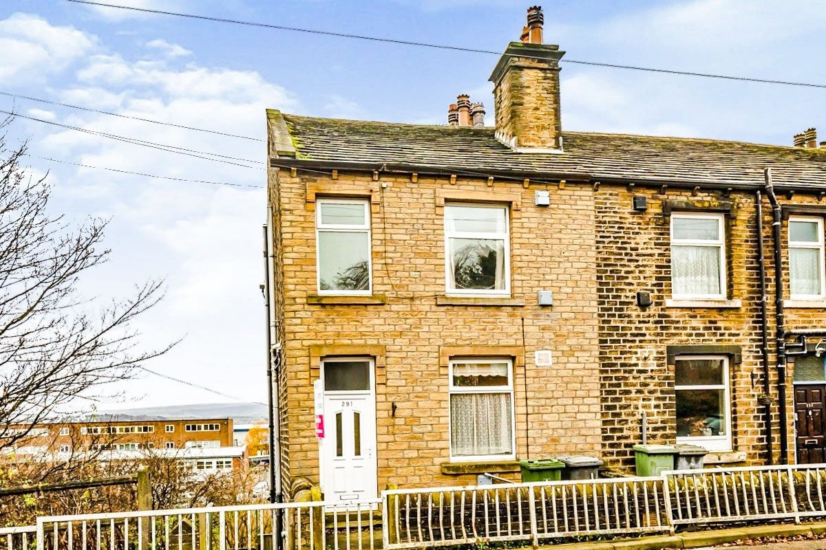 3 bed end terrace house for sale in New Hey Road, Salendine Nook