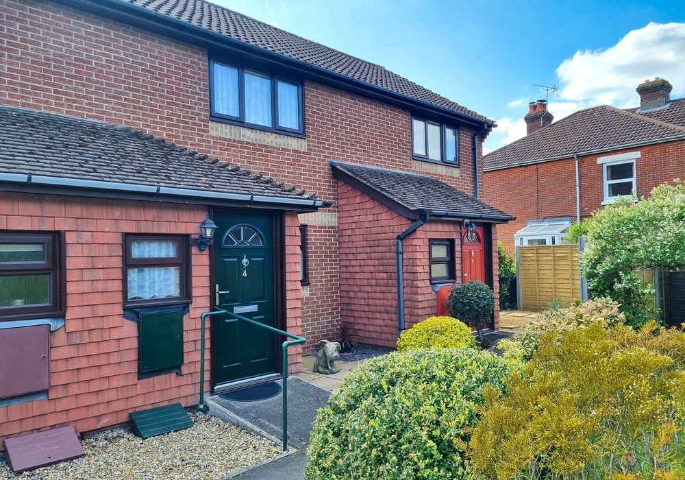 2 bed terraced house for sale in Ivy Close, Southampton SO40 Zoopla