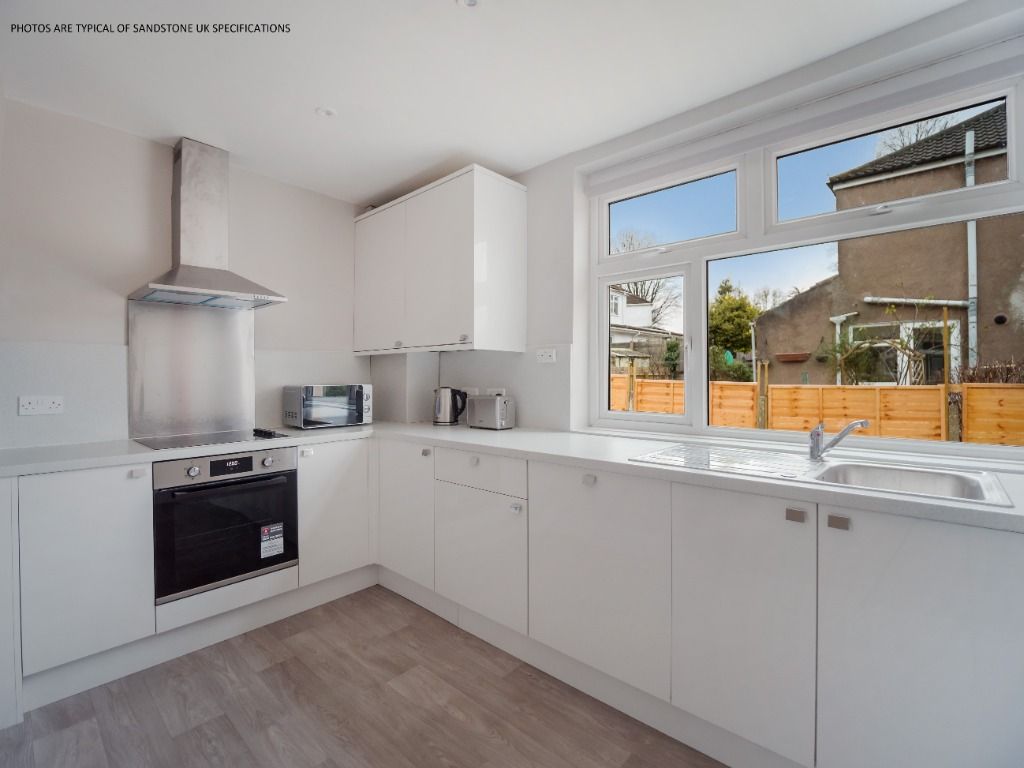 4 bed semidetached house to rent in Hucknall Road, Carrington