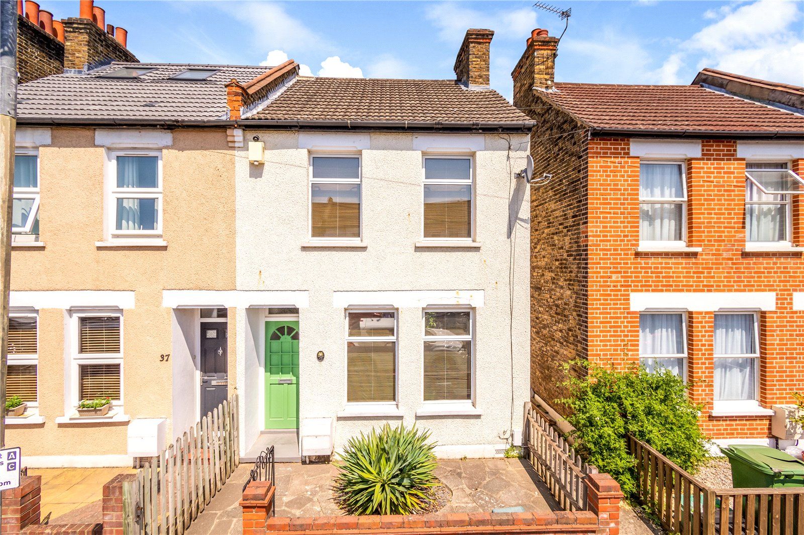2 bed semidetached house for sale in Bromley Crescent, Bromley, Kent