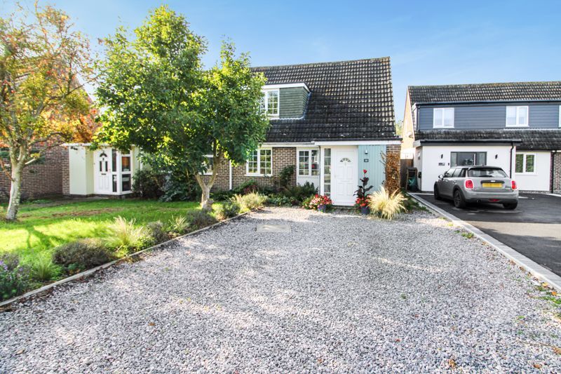 3 bed semidetached house for sale in Browning Close, Thatcham RG18