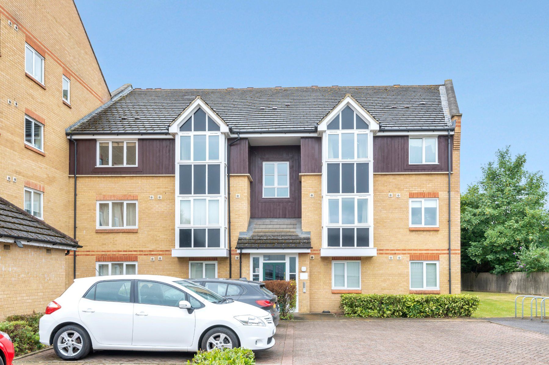 2 bed flat for sale in Faraday Road, Guildford GU1 Zoopla