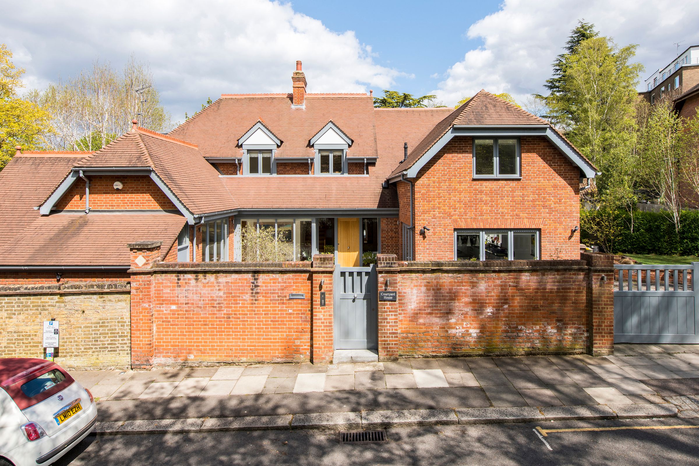 Denewood Road, Kenwood/Highgate N6  