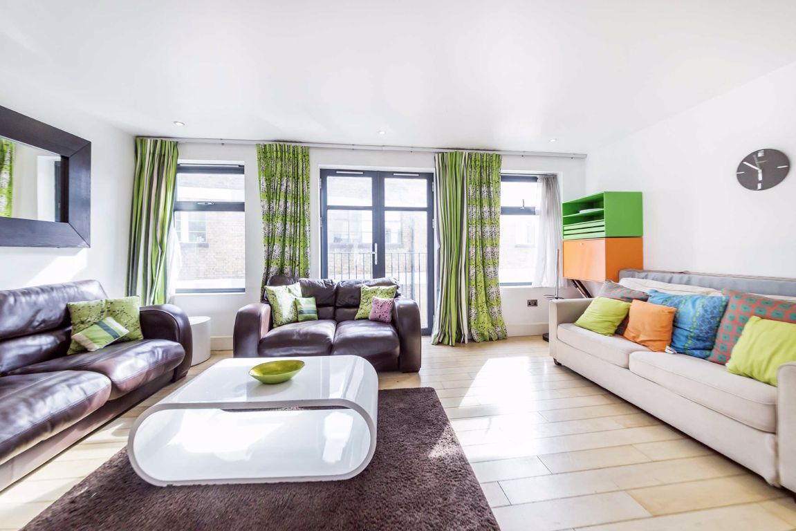 2 bed flat to rent in Hatton Place, London EC1N Zoopla