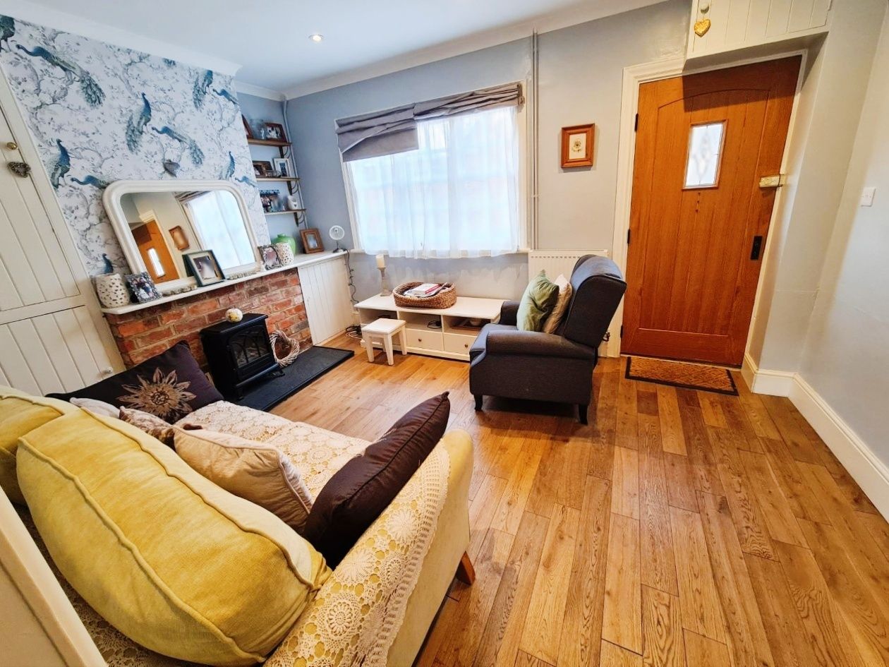 2 bed terraced house for sale in Mill Street, Newport Pagnell MK16 Zoopla