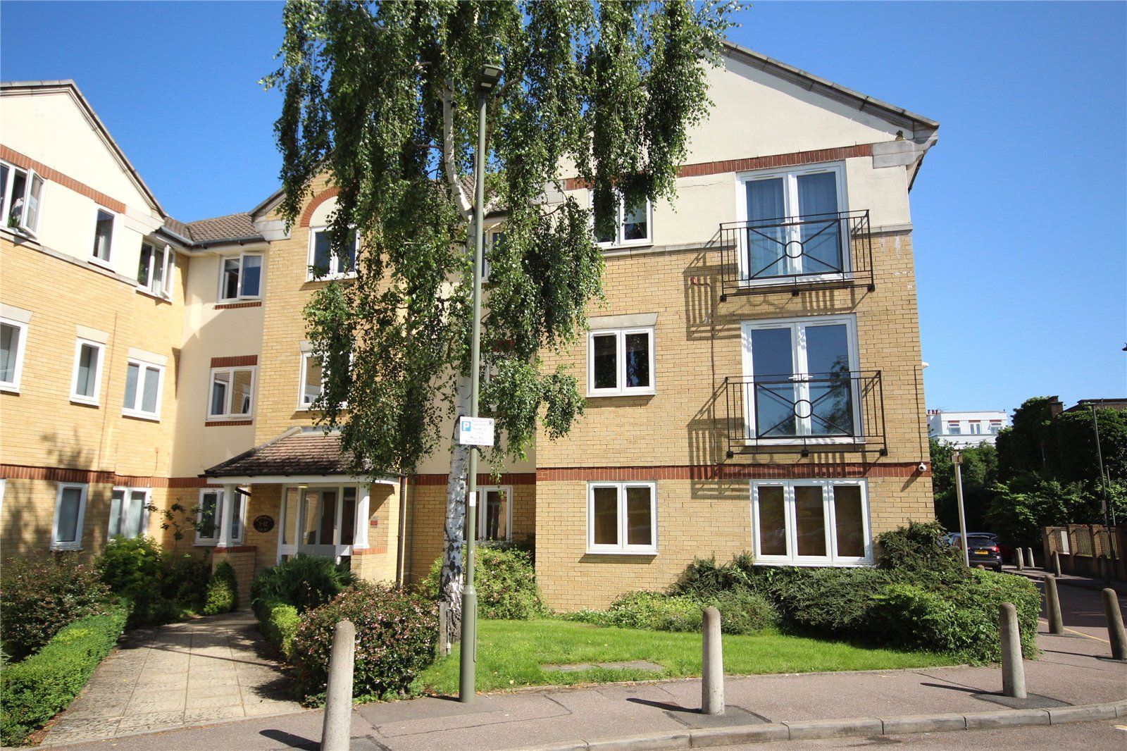 Monarchs Court, 10 Grenville Place, Mill Hill, London NW7  