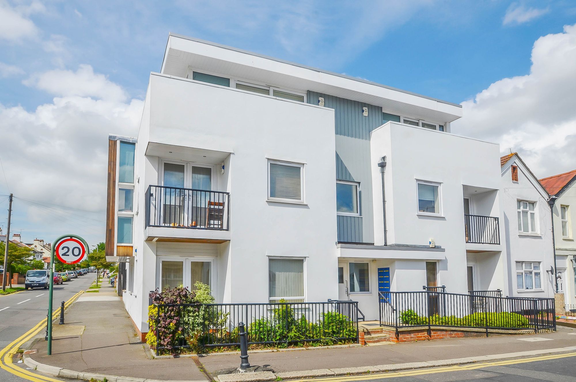 2 bed flat to rent in Glendale Gardens, Westleigh Heights SS9 Zoopla