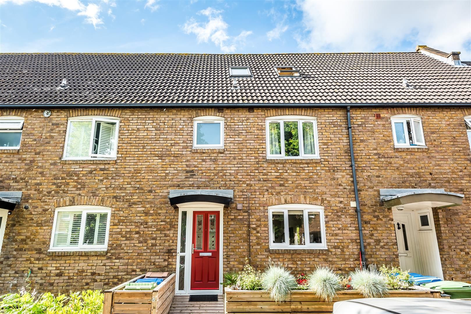 Staples Close, London SE16  