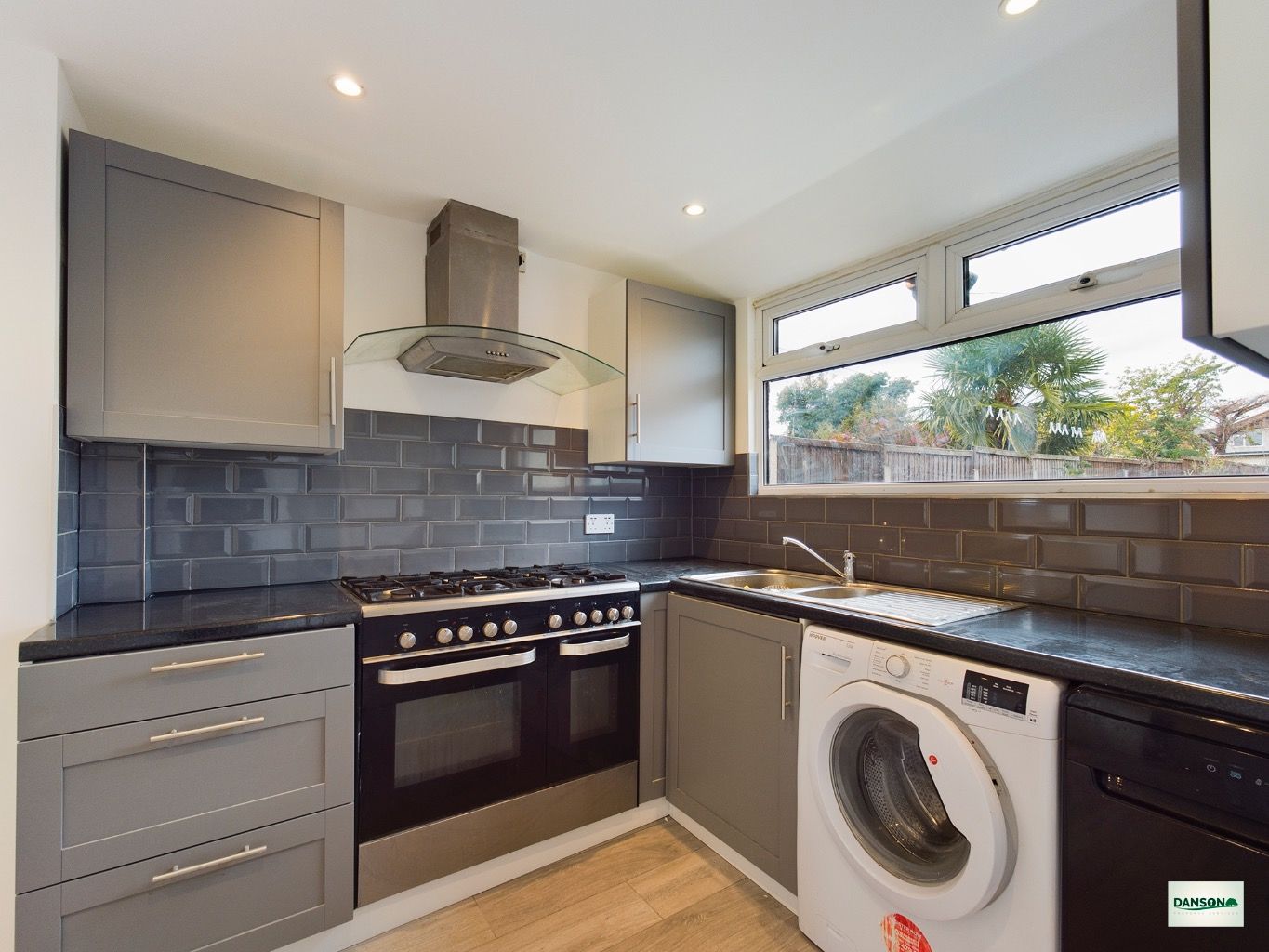 3 bed semidetached house to rent in Wendover Way, Welling, Kent DA16