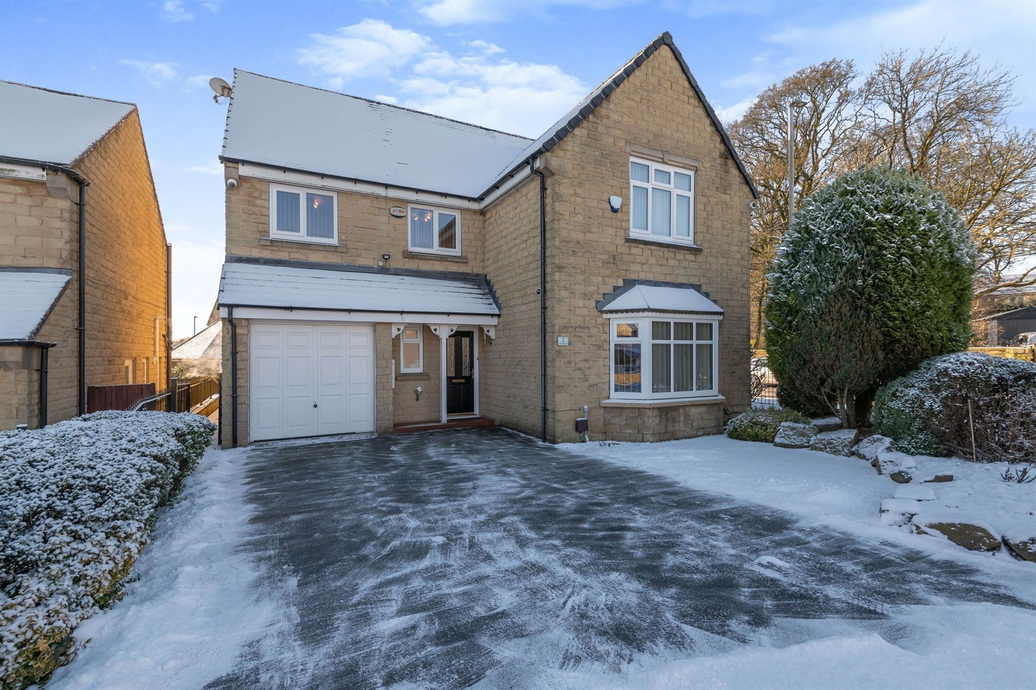 5 bed detached house for sale in The Birdwalk, Queensbury, Bradford BD6