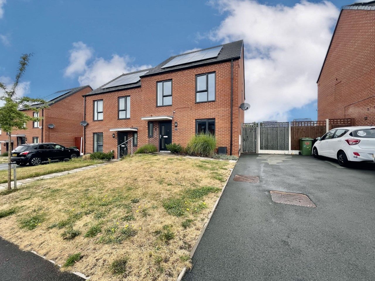 4 bed semidetached house for sale in Fifth Avenue, Bushbury