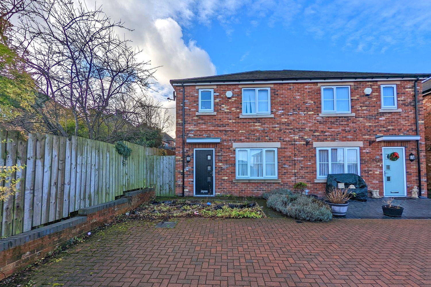 3 bed semidetached house for sale in Thornbridge Lane, Frecheville