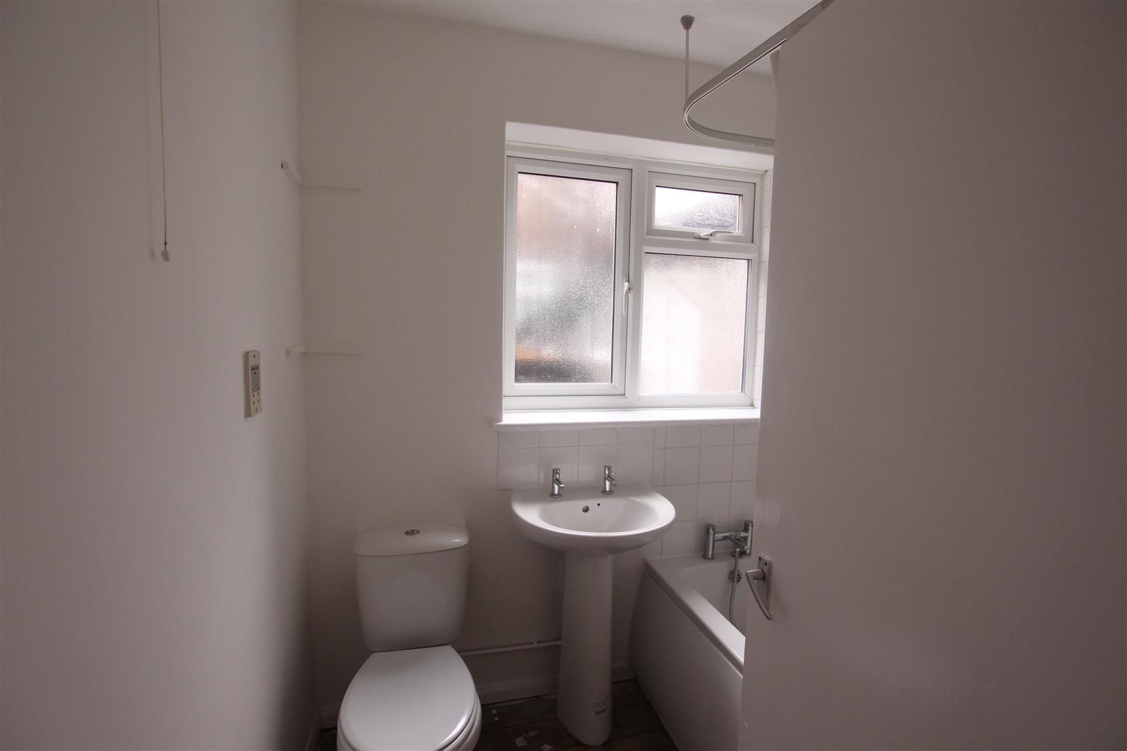 2 bed flat to rent in Pevensey Road, Eastbourne BN22 Zoopla