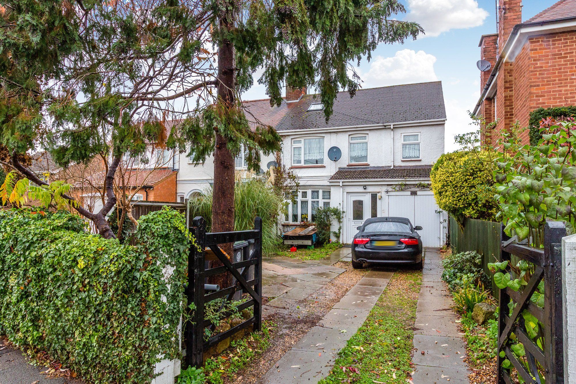4 bed semidetached house for sale in Northampton Road, Higham Ferrers