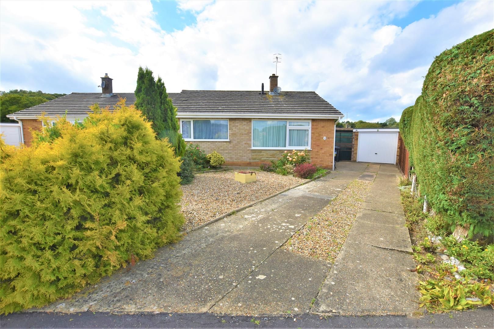 2 bed semidetached bungalow for sale in Bracken Avenue, Overstrand
