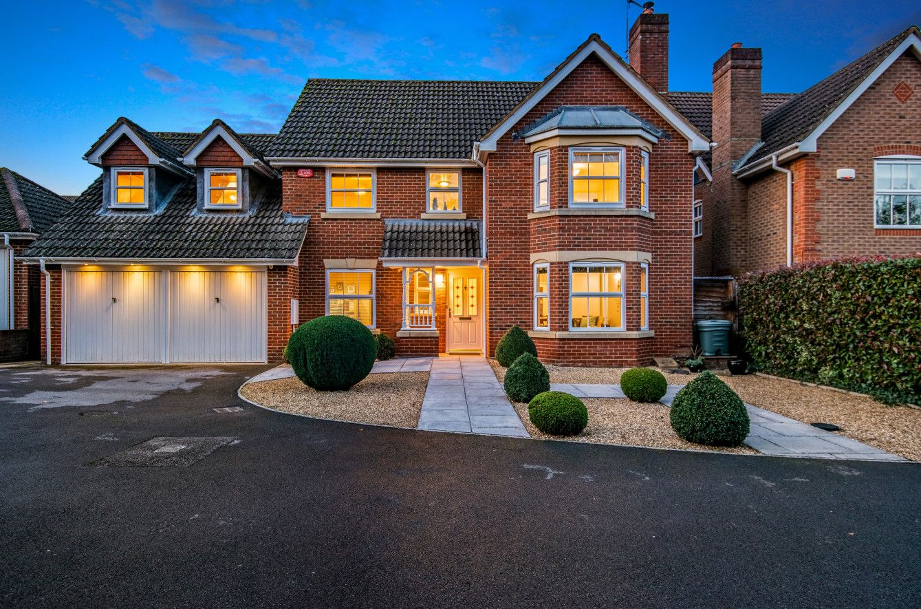4 bed detached house for sale in Denning Mead, Andover SP10 Zoopla