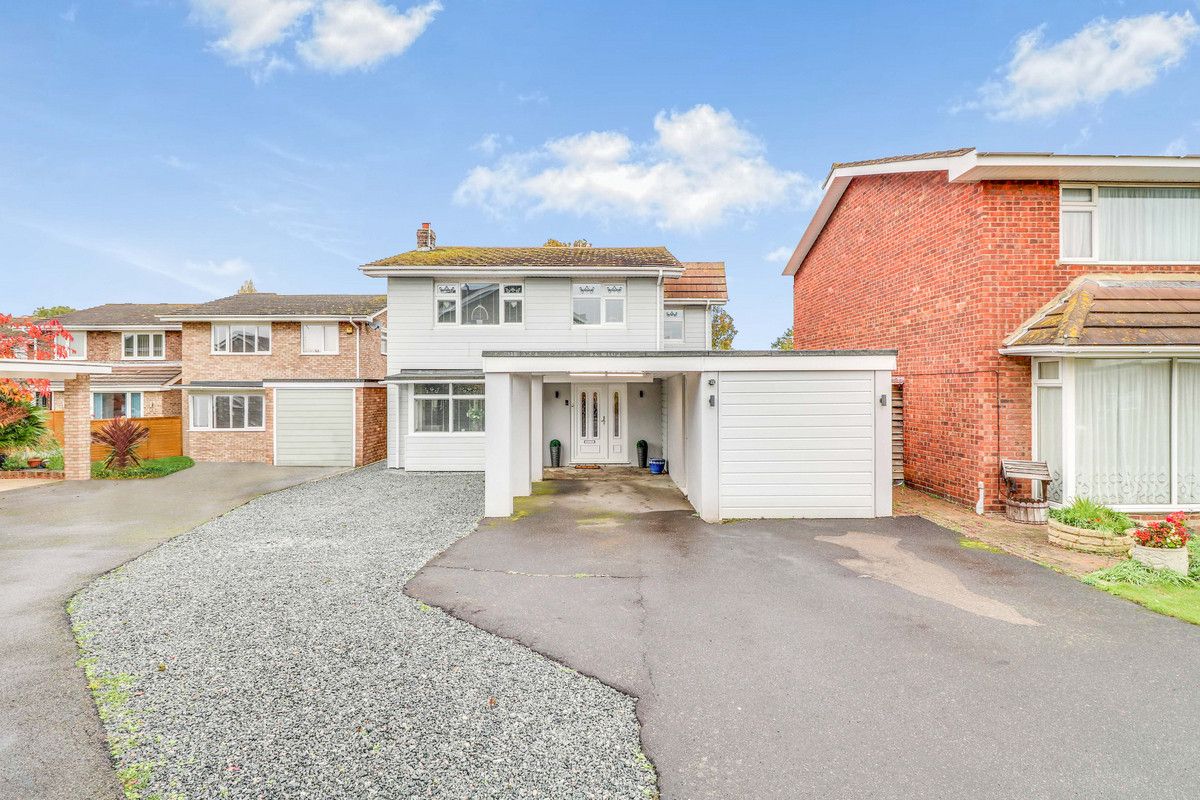 4 bed detached house for sale in Raphael Drive, SouthendOnSea SS3