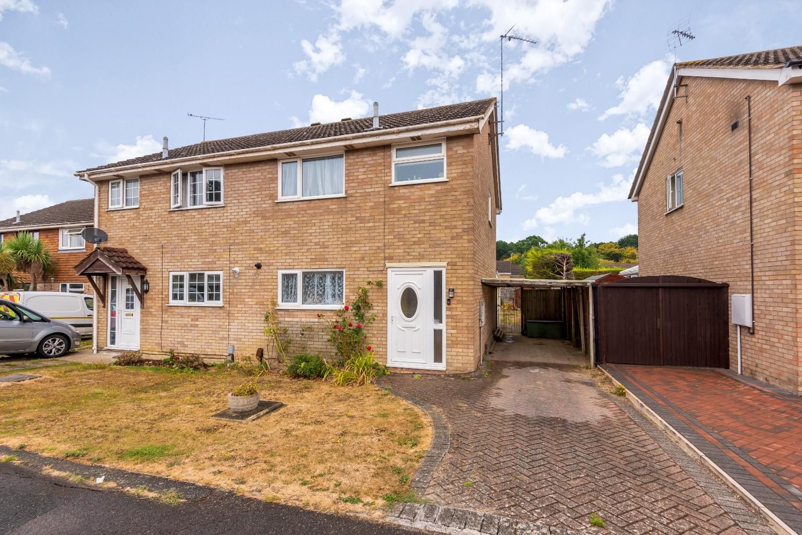 3 bed semidetached house for sale in Langney Drive, Kingsnorth