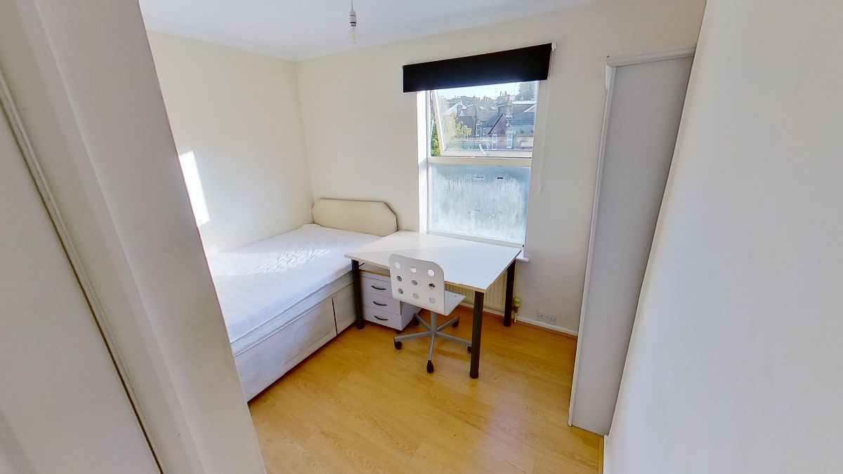 3 bed terraced house to rent in Farnham Road Car Park, Guildford Park