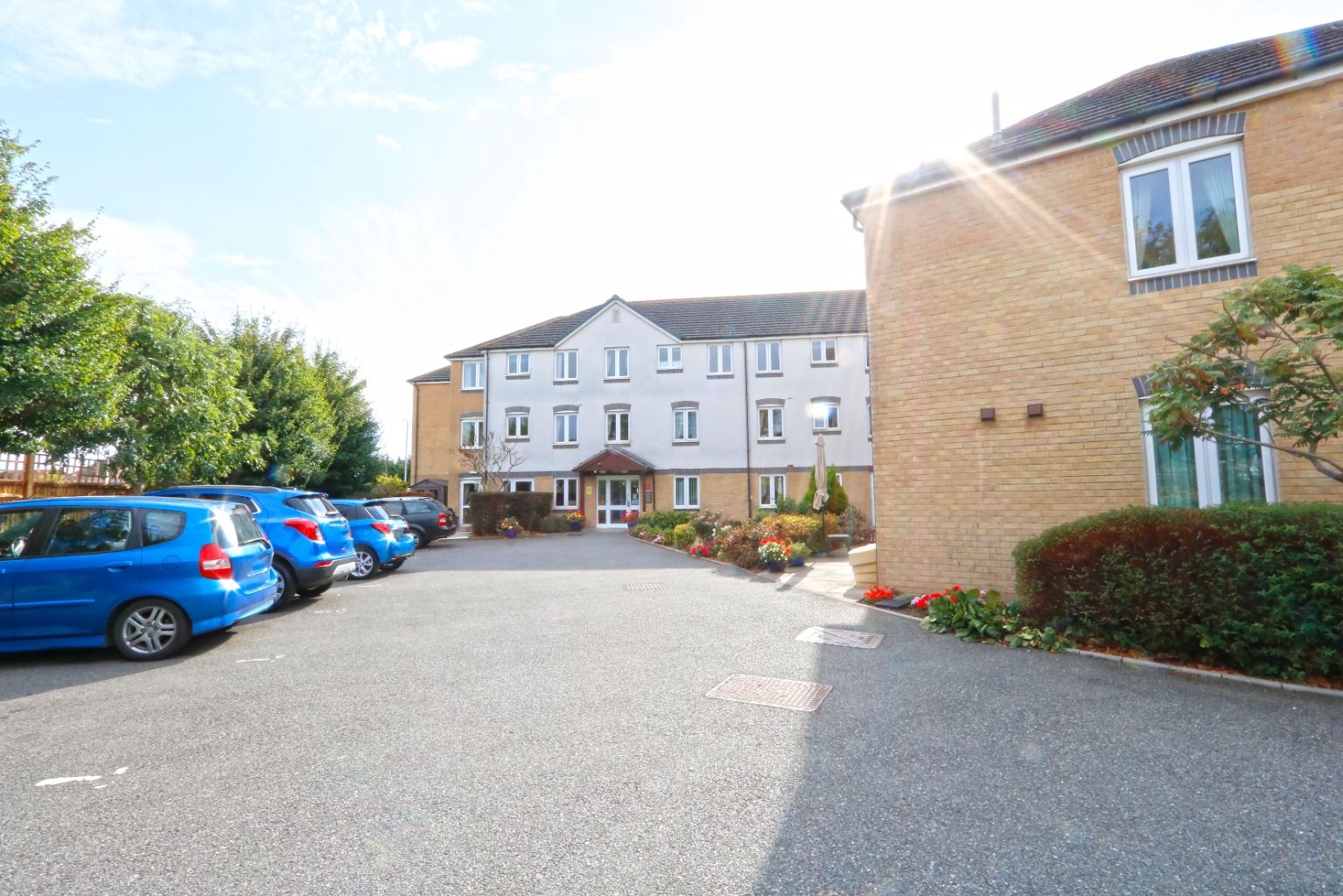 2 bed flat for sale in Cleves Court, London Road, Hadleigh, Essex SS7