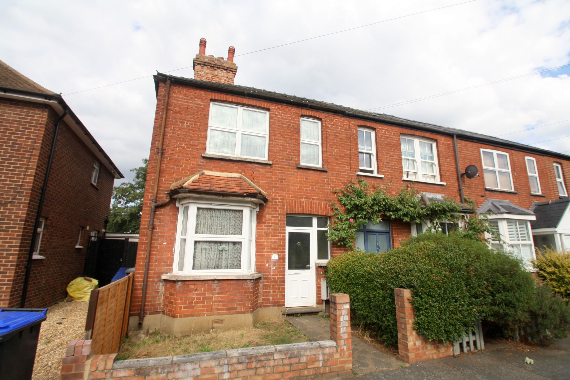 3 bed end terrace house for sale in Park Avenue, Egham TW20 Zoopla