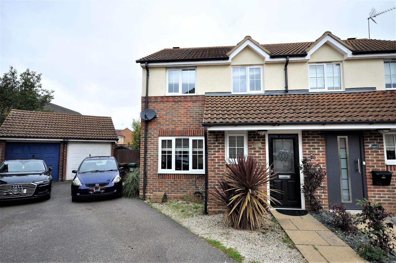 3 bed semidetached house to rent in Merlin Way, Leavesden, Watford