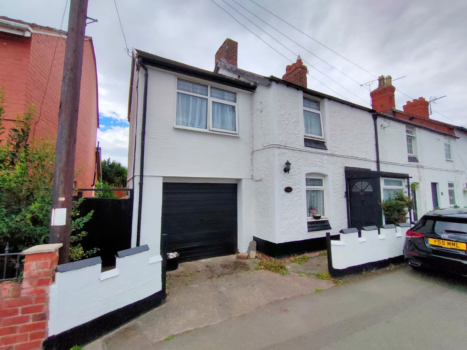 3 bed end terrace house for sale in Hillock Lane, Gresford, Wrexham