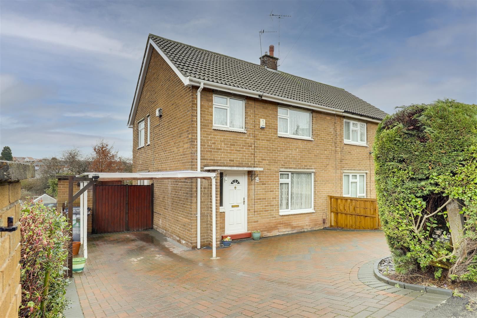 3 bed semidetached house for sale in Wollaton Avenue, Gedling