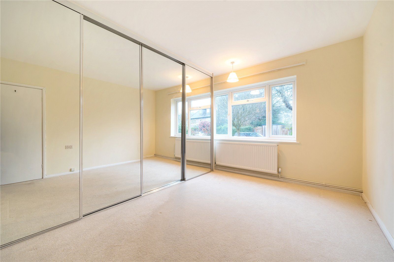 3 bed flat to rent in Parkwood Avenue, Esher KT10 Zoopla