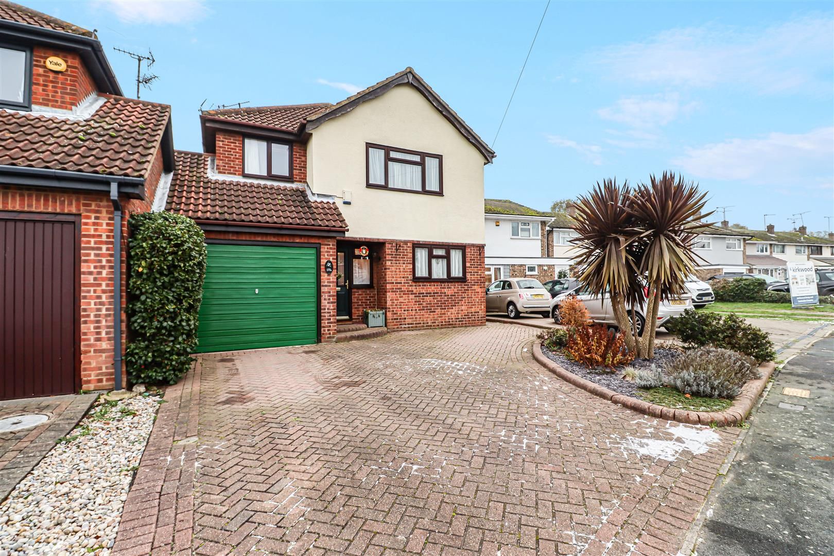 4 bed linkdetached house for sale in Beauchamps Drive, Wickford SS11