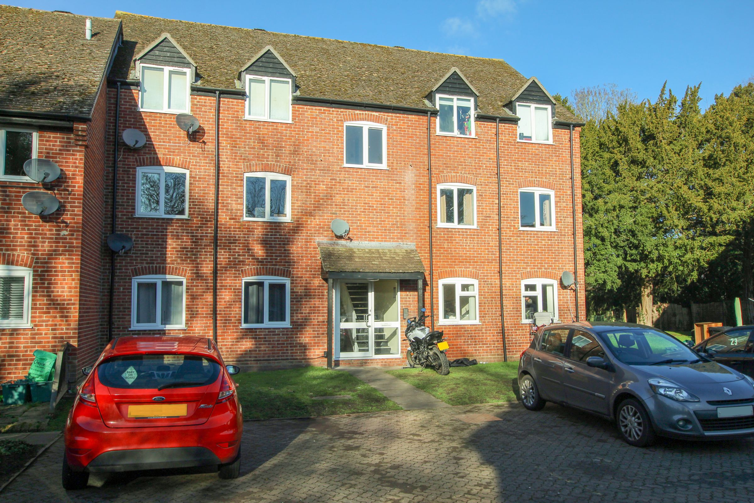 2 bed flat to rent in Cleveland Grove, Newbury RG14 Zoopla