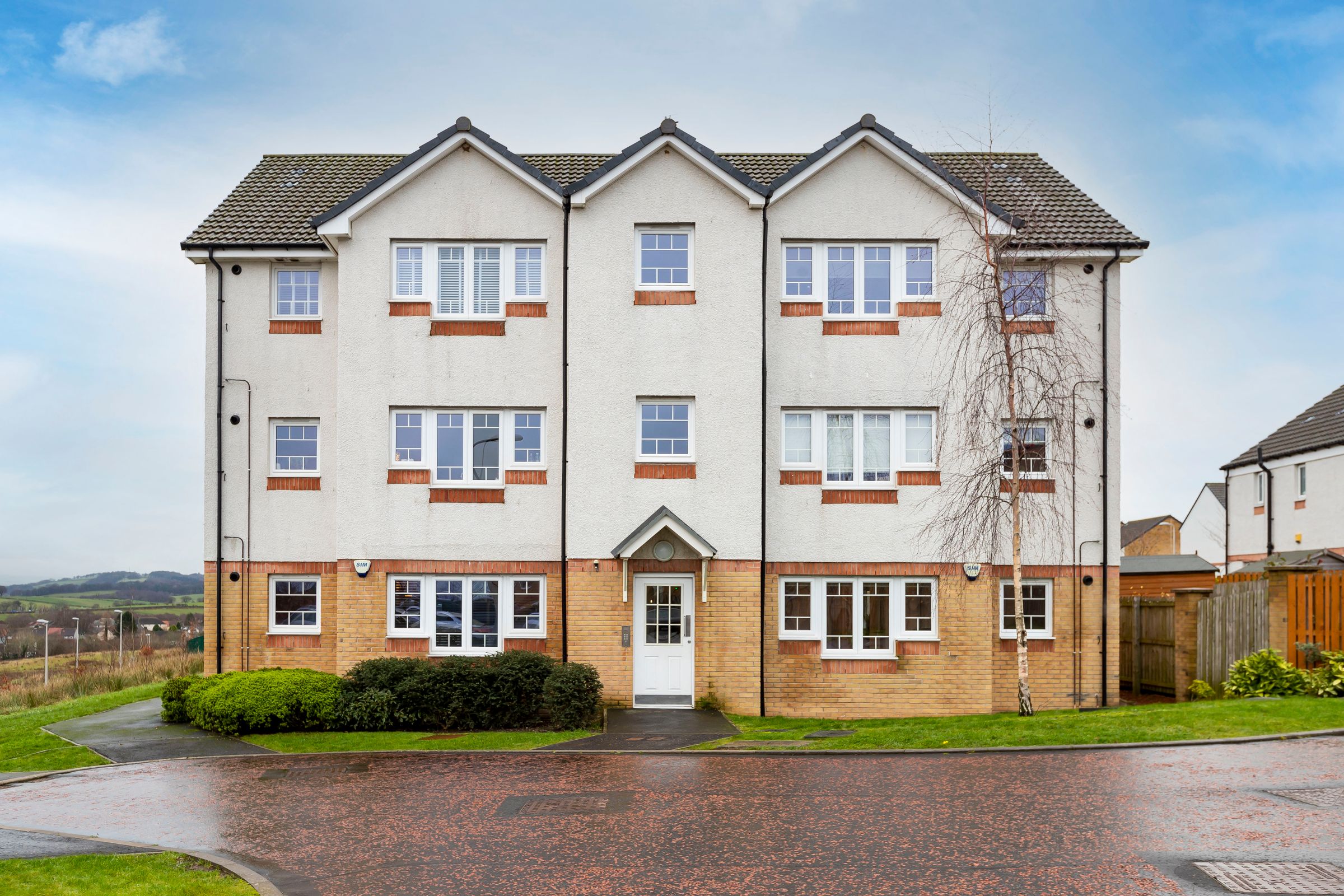 2 bed flat for sale in Farmers Gate, Lenzie, Kirkintilloch, Glasgow G66