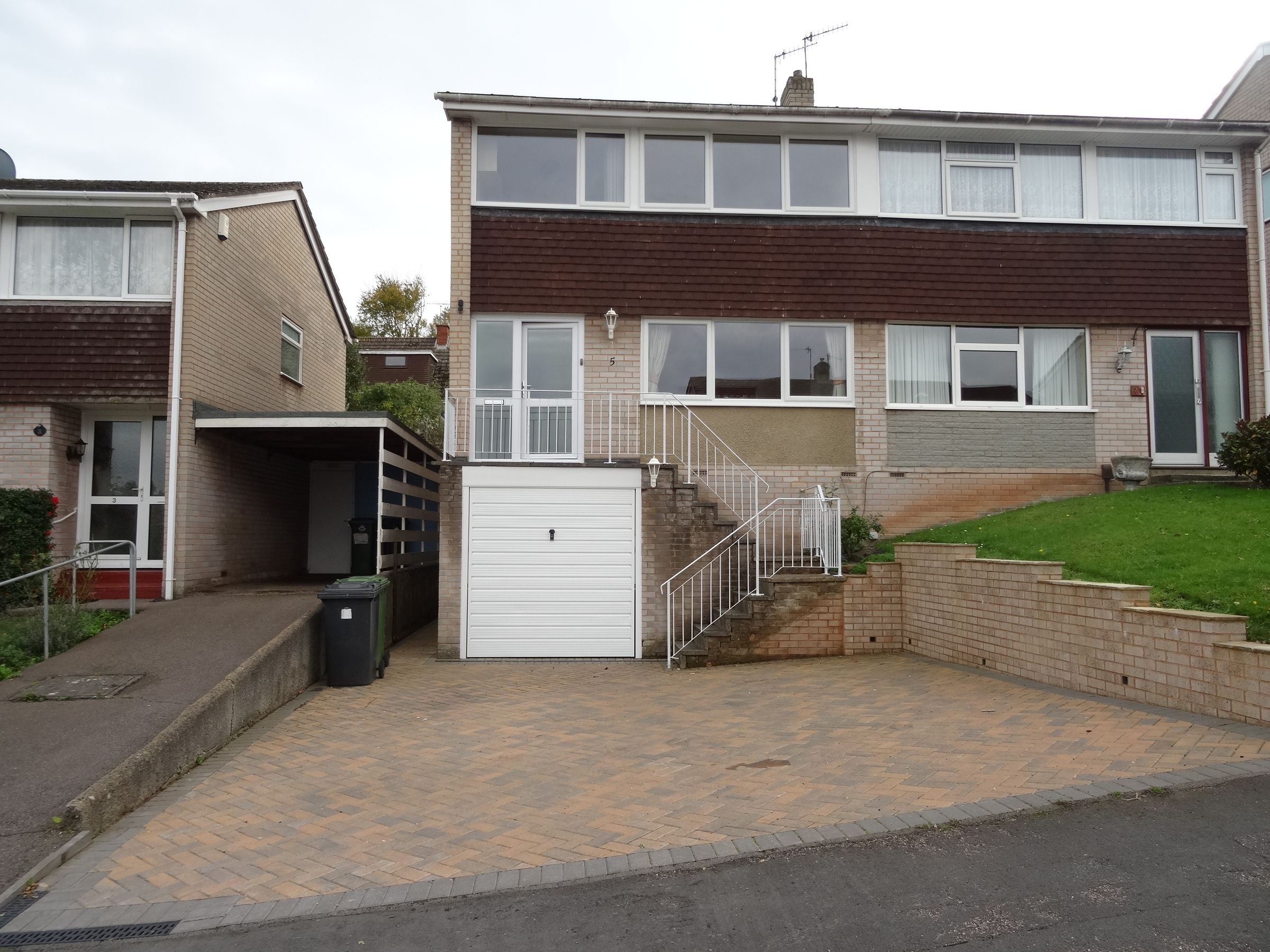 3 bed semidetached house to rent in Carlton Road, Broadfields, Exeter