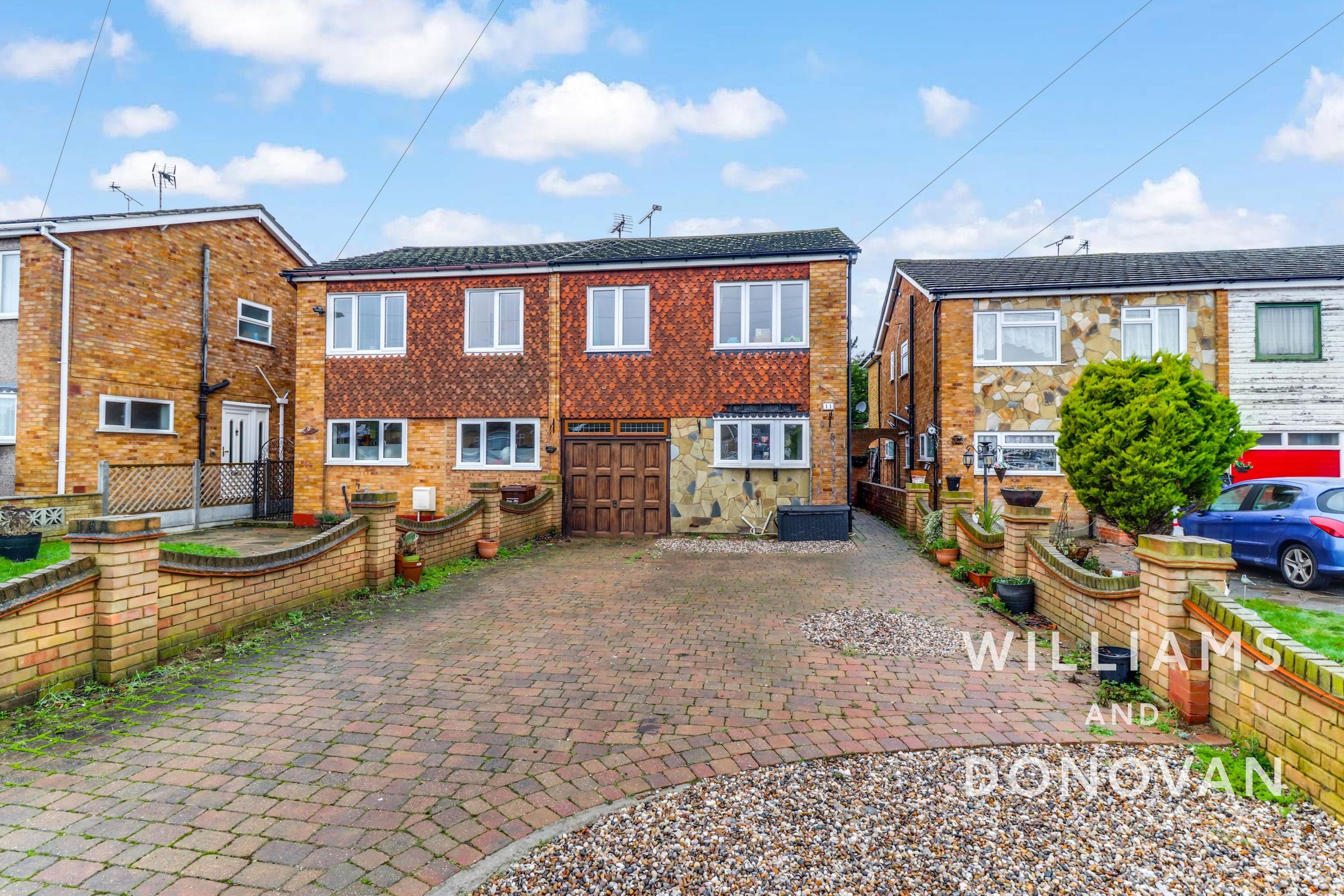 4 bed semidetached house for sale in Mandeville Way, Benfleet SS7 Zoopla
