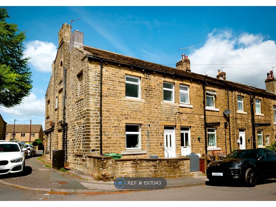 2 bed terraced house to rent in Bradshaw Road, Honley, Holmfirth HD9