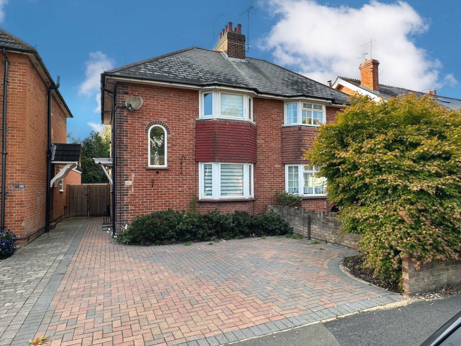 3 bed semidetached house for sale in Prospect Road, Farnborough GU14