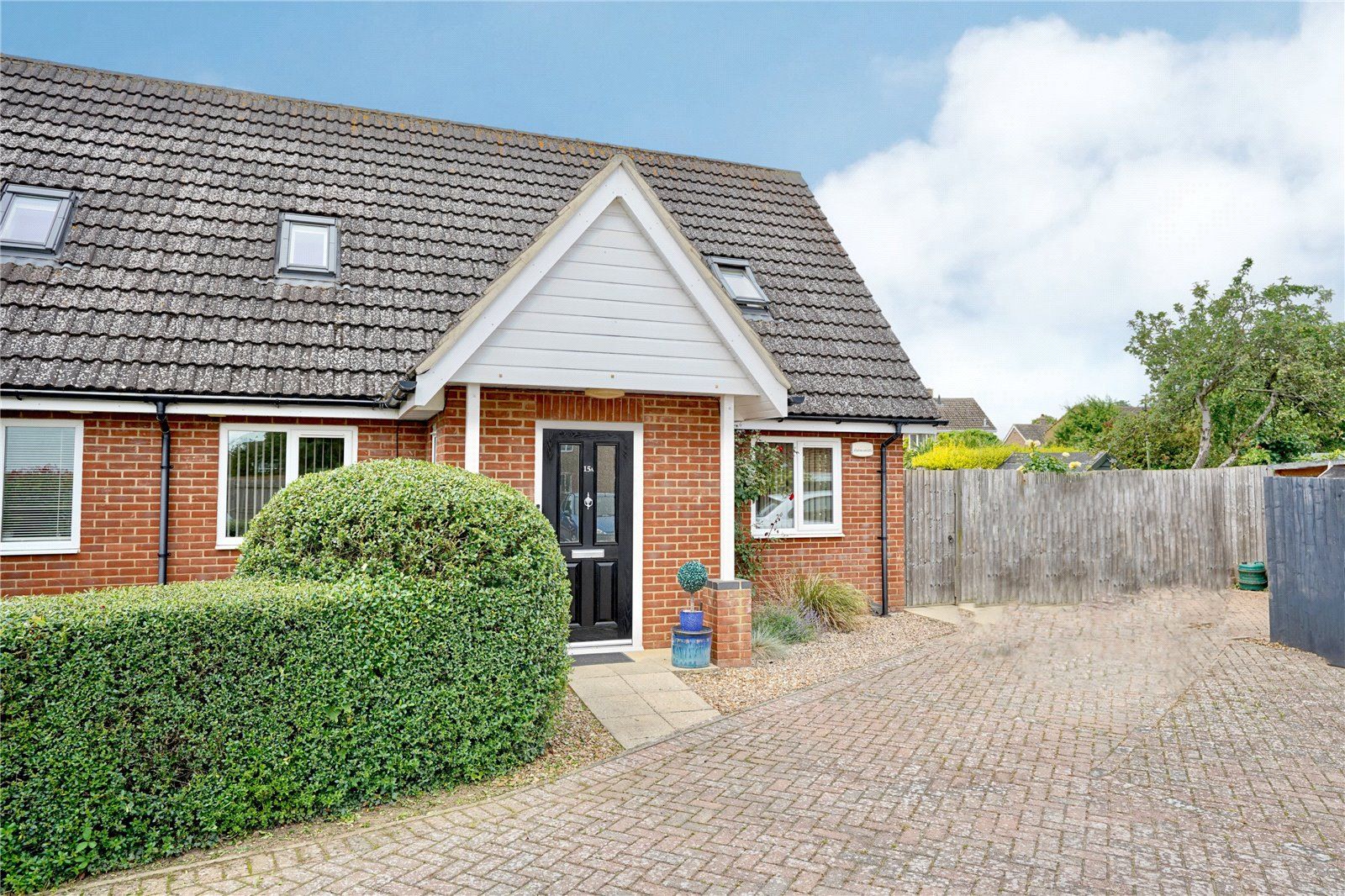 3 bed semidetached house for sale in Wantage Gardens, Little Paxton