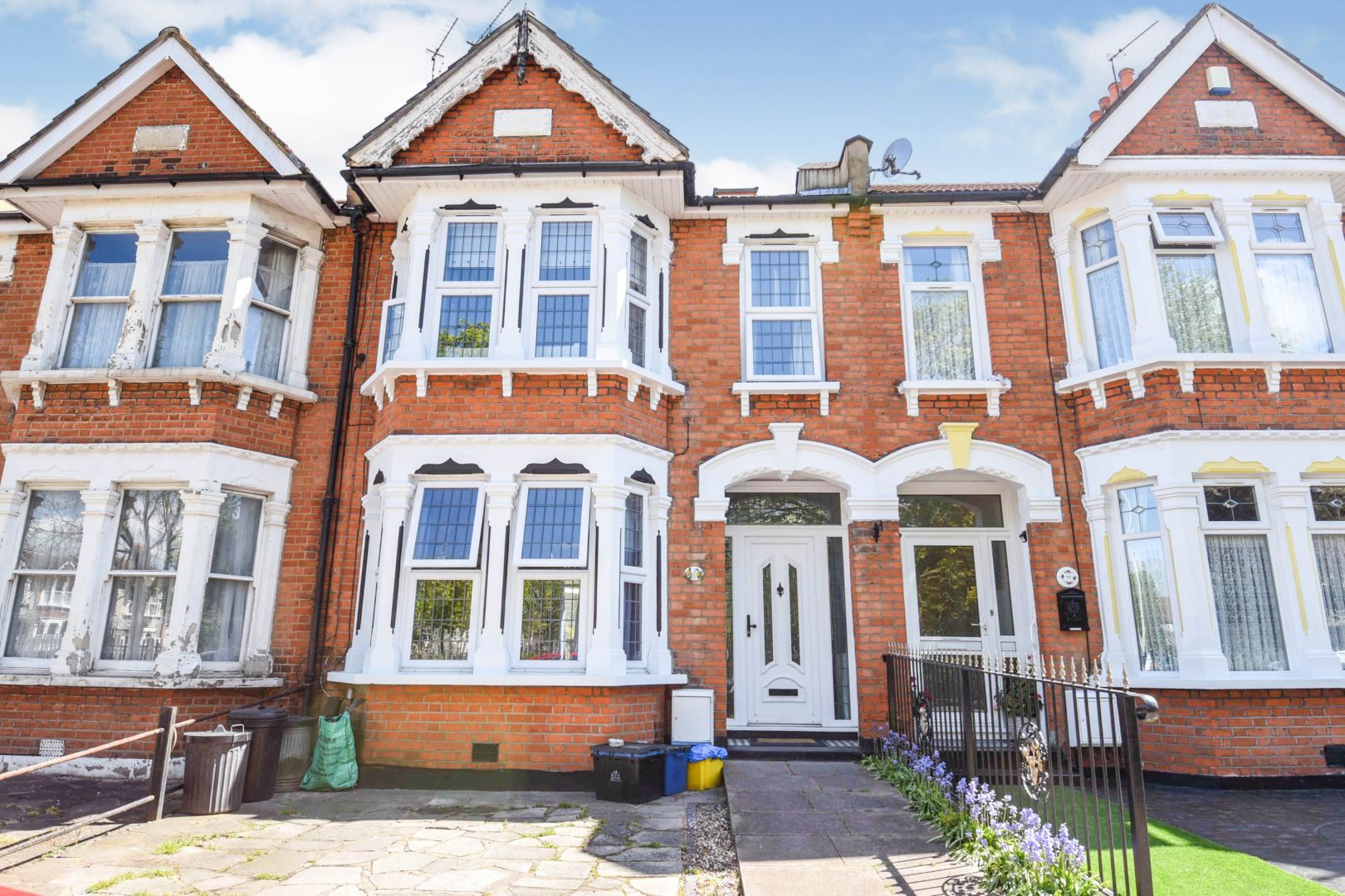 3 bed terraced house for sale in South Park Drive, Ilford IG3 Zoopla