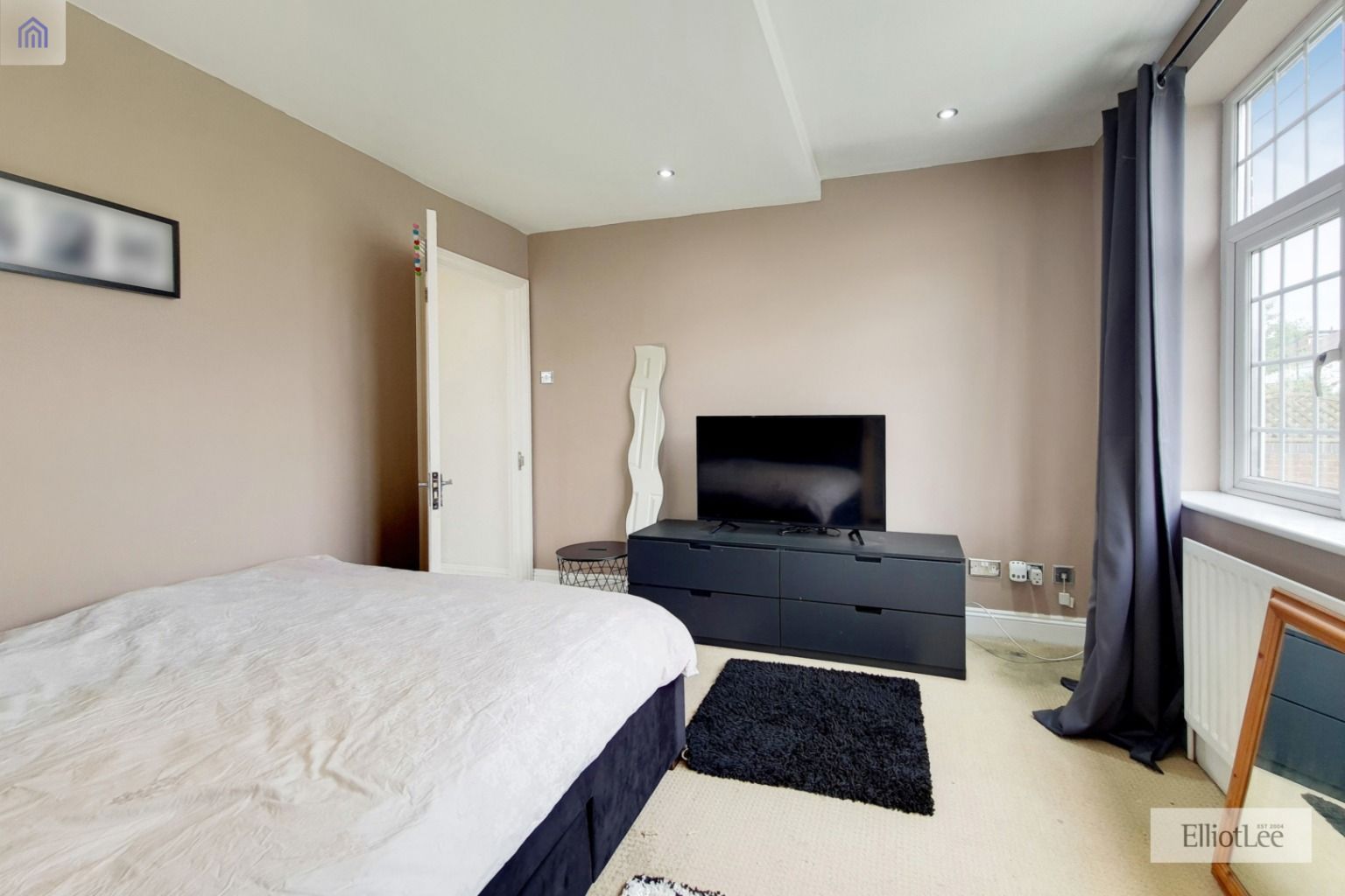 5 bed semidetached house for sale in Middleton Avenue, Greenford UB6