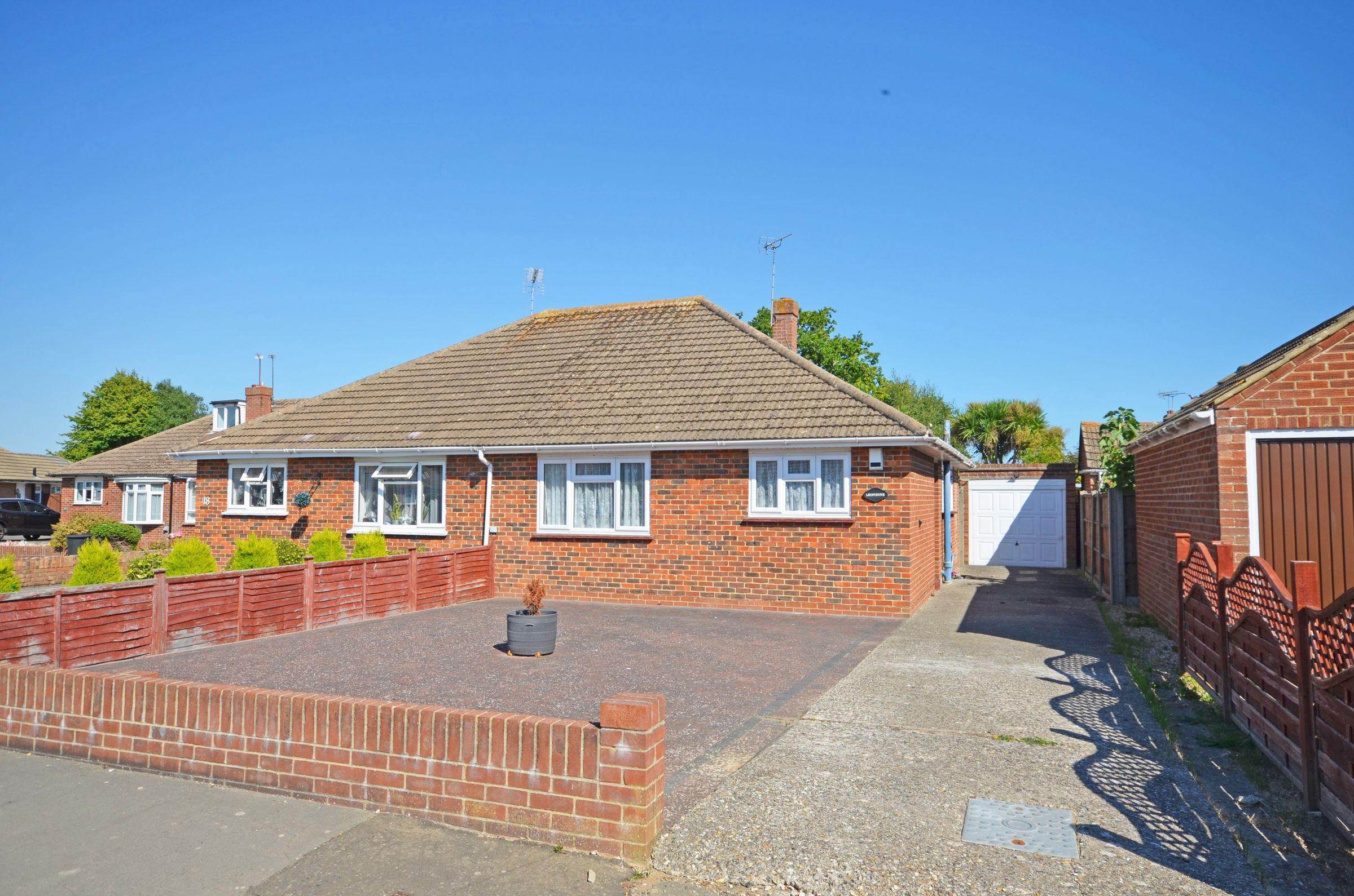 2 bed semidetached bungalow for sale in Sandymount Close, Bognor Regis