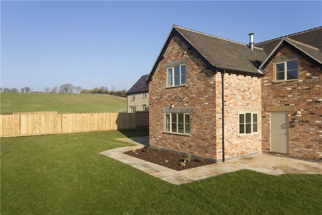 New home, 5 bed detached house for sale in Compton Fields, Combrook