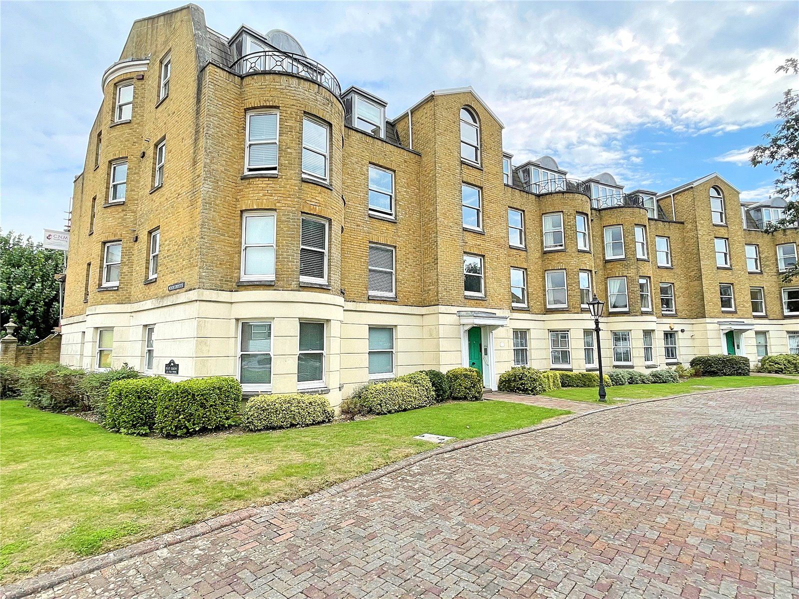 2 bed flat for sale in Beach Crescent, Littlehampton, West Sussex BN17