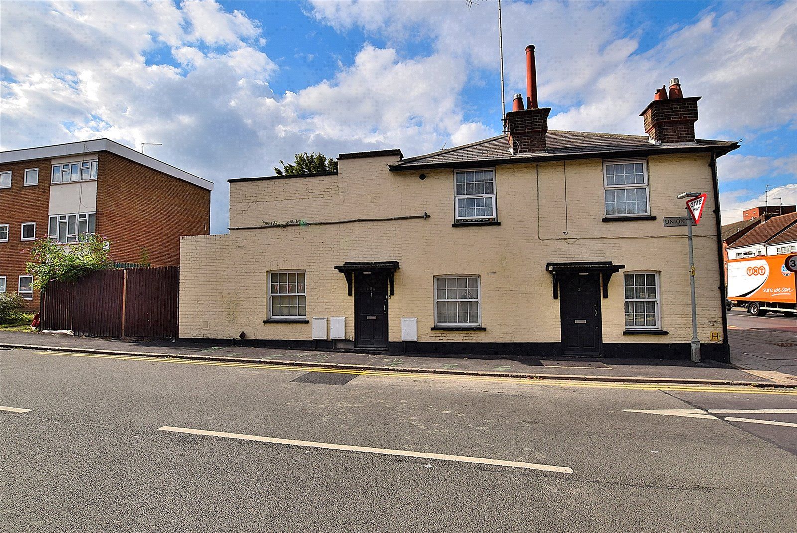 2 bed flat for sale in Vale Court, 115 High Street North, Dunstable