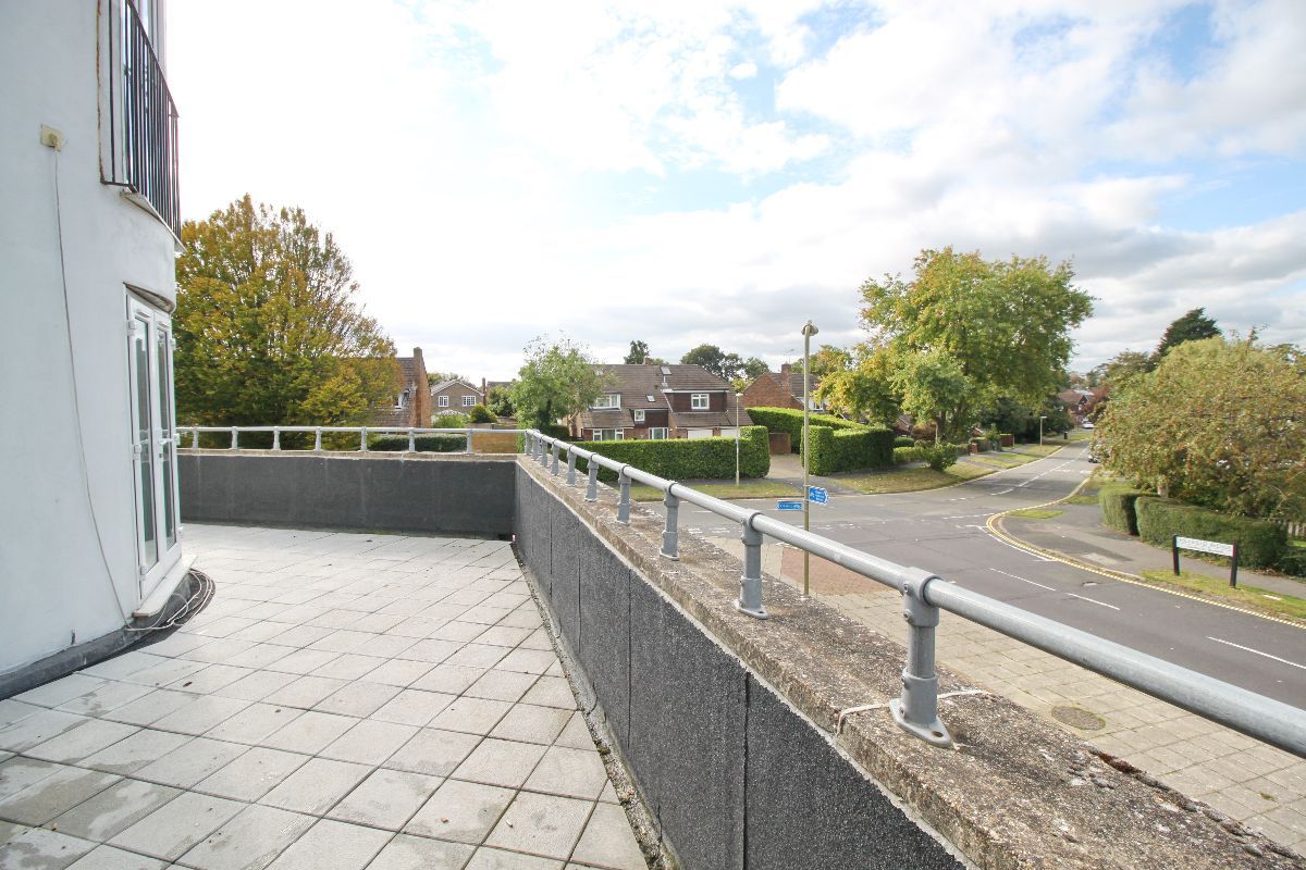 2 bed flat for sale in Highfield Parade, Waterlooville PO7 Zoopla