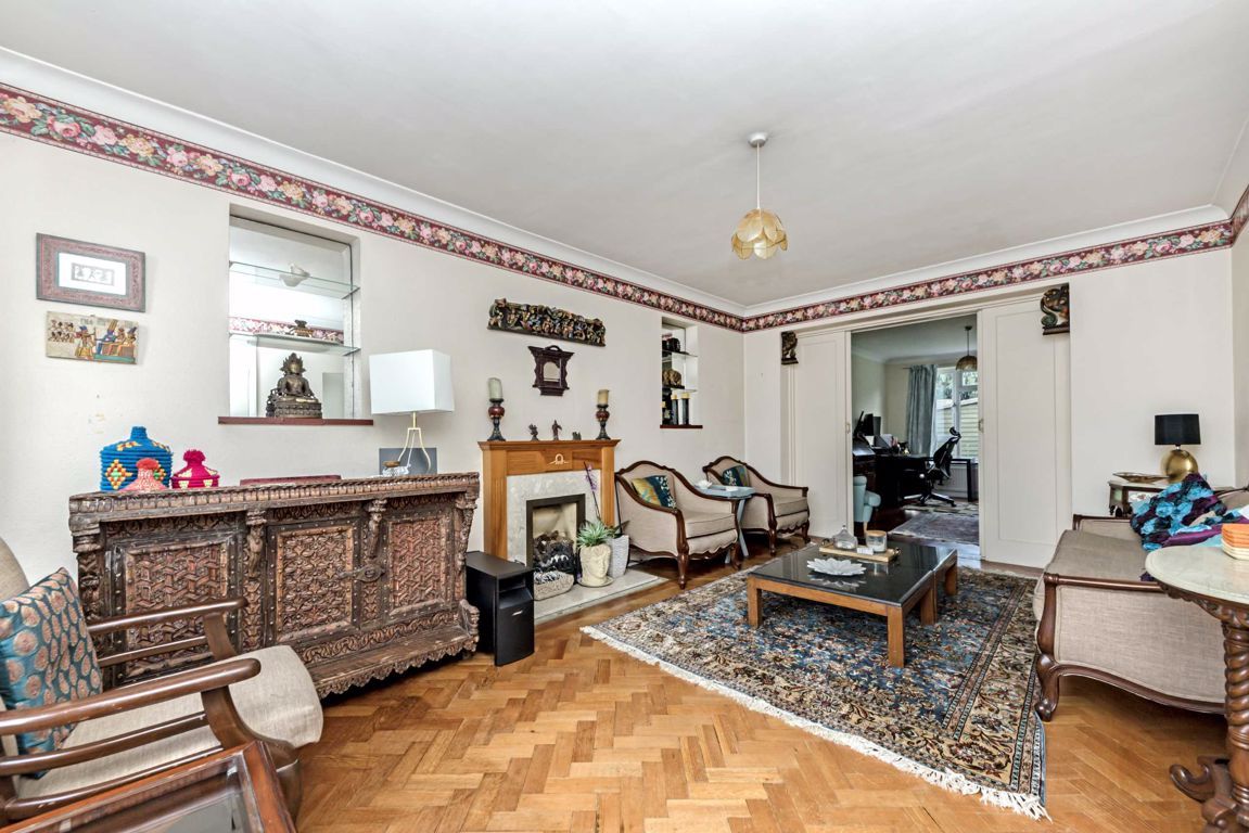 4 bed property for sale in Brackenwood, SunburyOnThames TW16 Zoopla